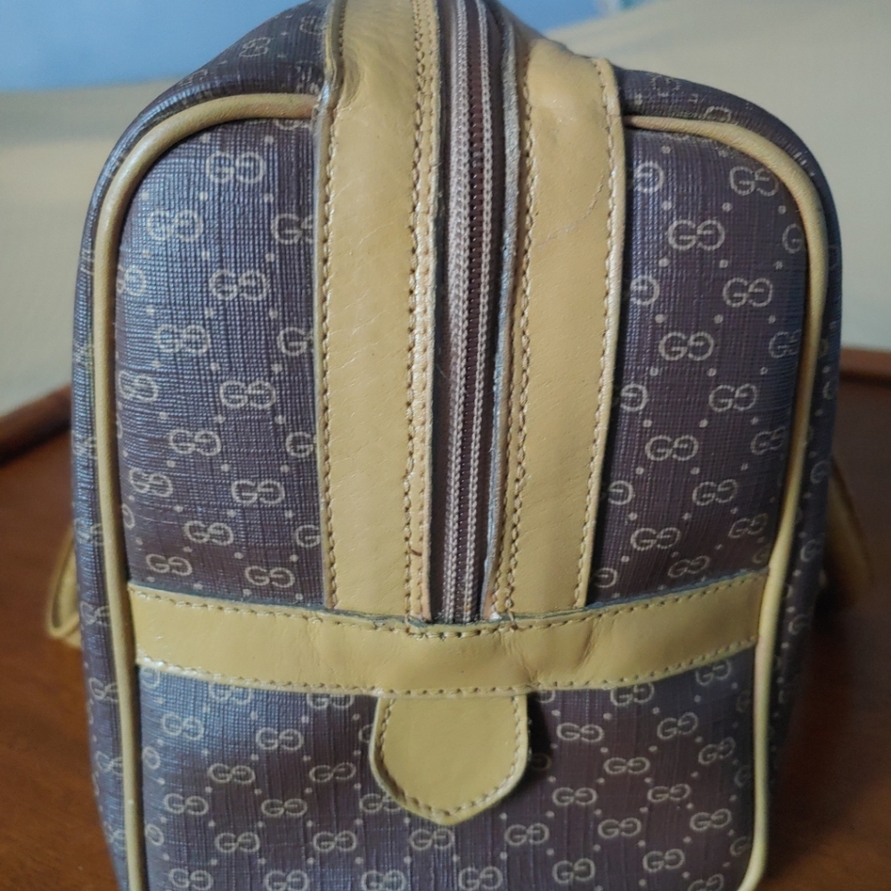 VINTAGE Authentic GUCCI BAG. GG LOGO. NEW LINING. EUC. - Picture 4 of 11